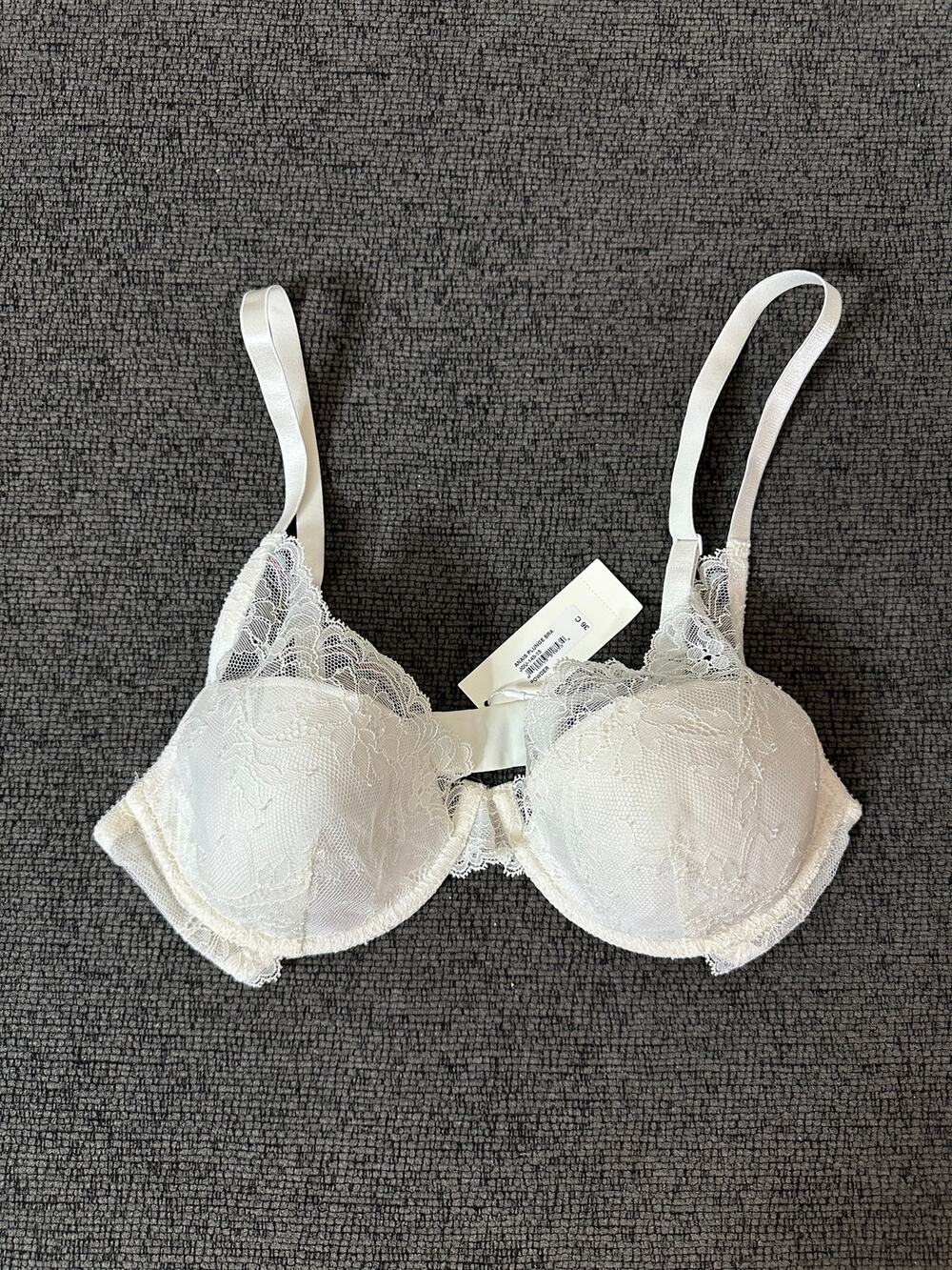Journelle Anais Plunge Bra in Powder Lace size 36C NWT Made in Italy